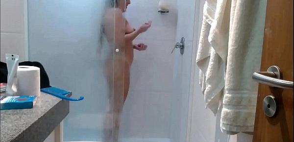  hotwife taking a shower to go out with a stranger